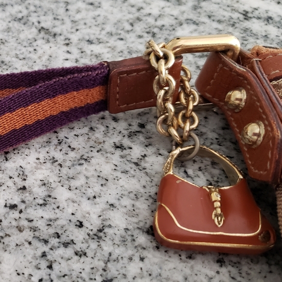 Authentic Gucci wristlet - Picture 4 of 7